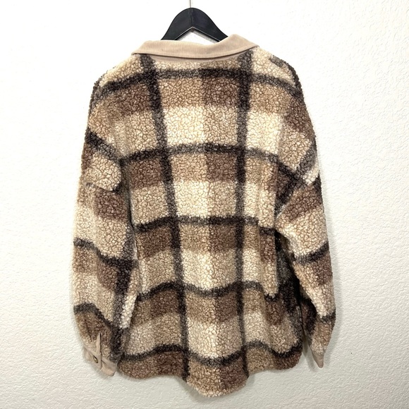 Altar’d State Teddy Fleece Shacket Brown Cream Plaid Size M New - Picture 3 of 13